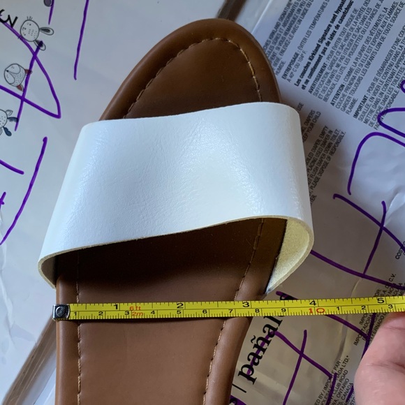 📦 SALE | CUSHIONAIRE | Sloan Faux Wood Sandal - Picture 8 of 11